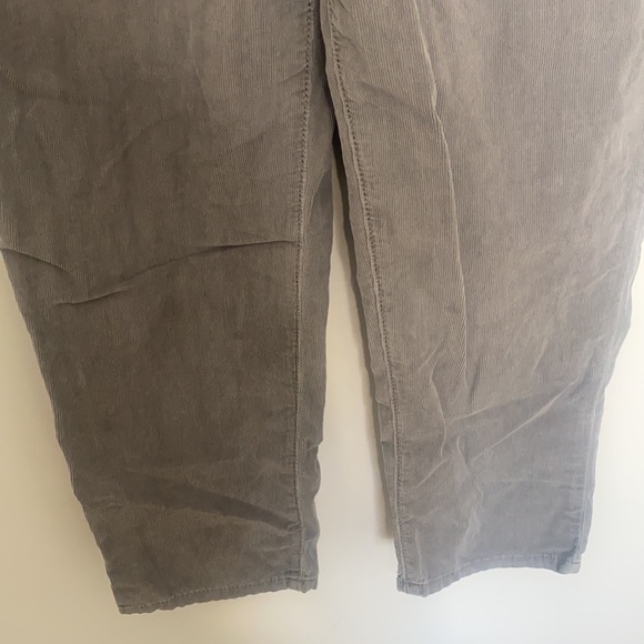 American Eagle Gray Corduroy Mom Jeans Pants size 4 regular - Picture 3 of 4
